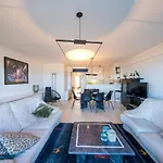 Beautiful On The 4th Floor With Garage *