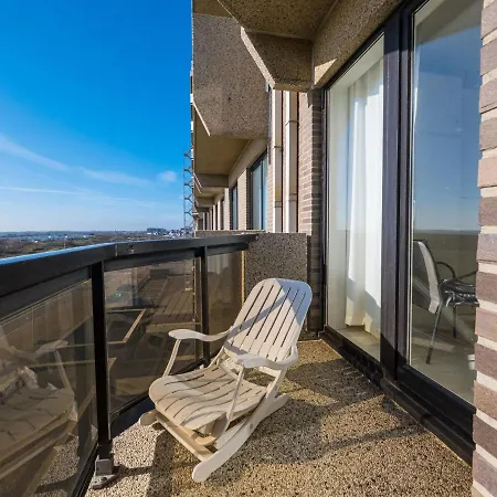 Beautiful On The 4th Floor With Garage *